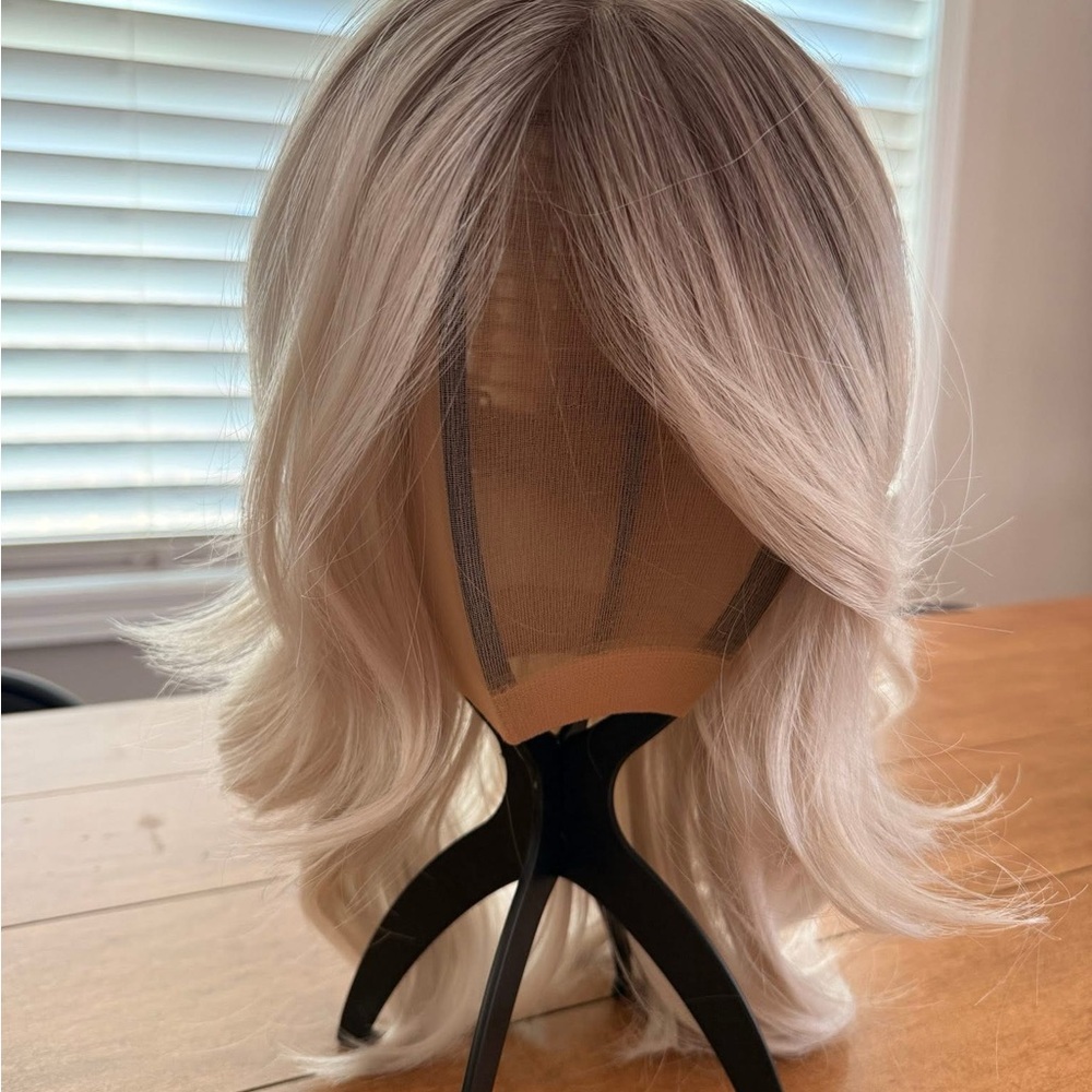 Chelsey Smith Crowns “Chelsea” in summer blonde (petite)